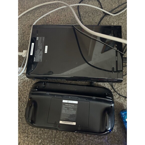 Nintendo Wii U Console & Pad READ** - Picture 1 of 8